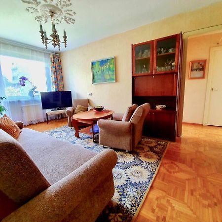 Clean And Spacious 2 Bedroom Apartment In Вилнюс Екстериор снимка